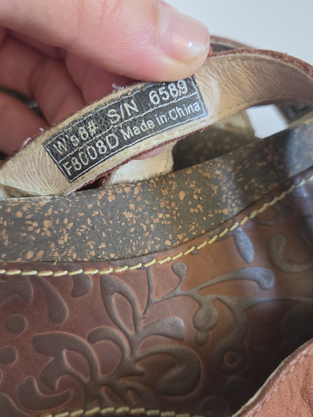 Like New! Teva Conchita low Wedge Brown Leather Thong Sandals womens size 8 - Picture 2 of 5